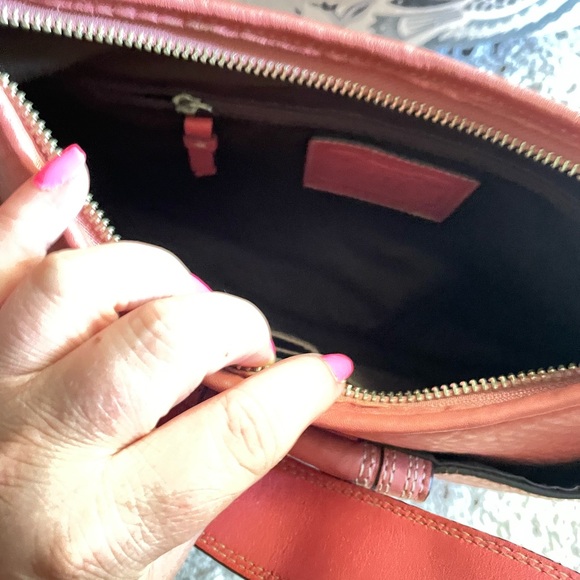 EUC - Authentic Coach shoulder bag - Picture 3 of 4